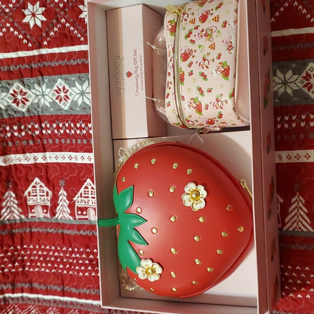 Strawberry 🍓 Shortcake crossbody purse by Skinny Dip